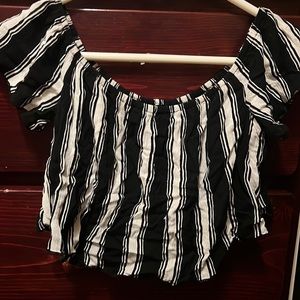 Cute shoulder crop top